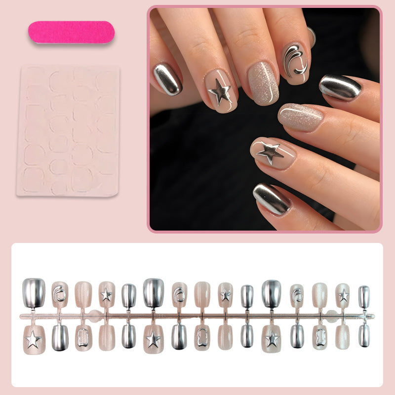 Kunstnagelset mit glamourösen Sternenmotiven und holographischen Effekten Brehn