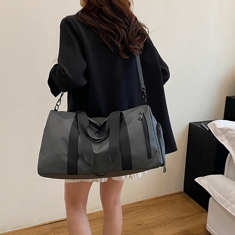 Sportliche Duffel-Tasche Mit Vielen Fächern Und Strapazierfähigem Material Brehn