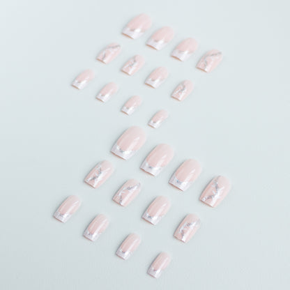 Elegantes florales Acryl-Nageldesign