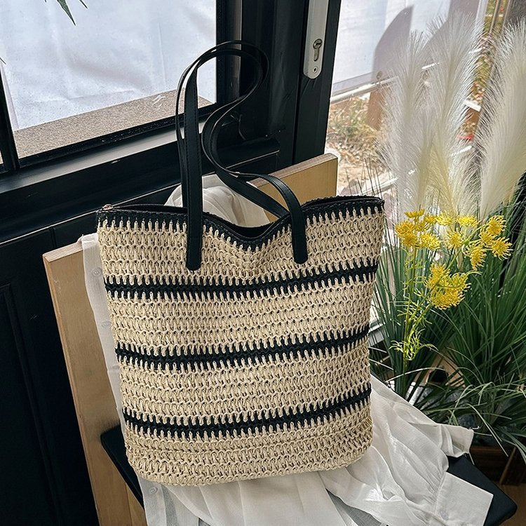 Handgefertigte Strandtasche mit Auffälligen Ledergriffen Brehn