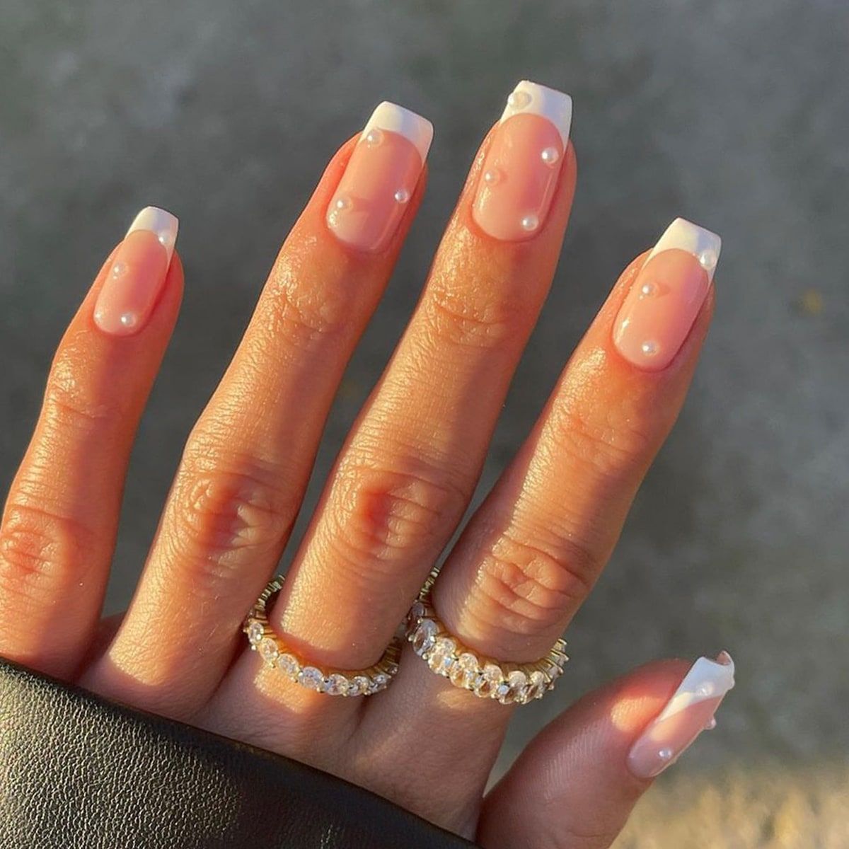 Elegantes Press-On-Nagelkunstset mit Perlen- und französischen Spitzenakzenten Brehn