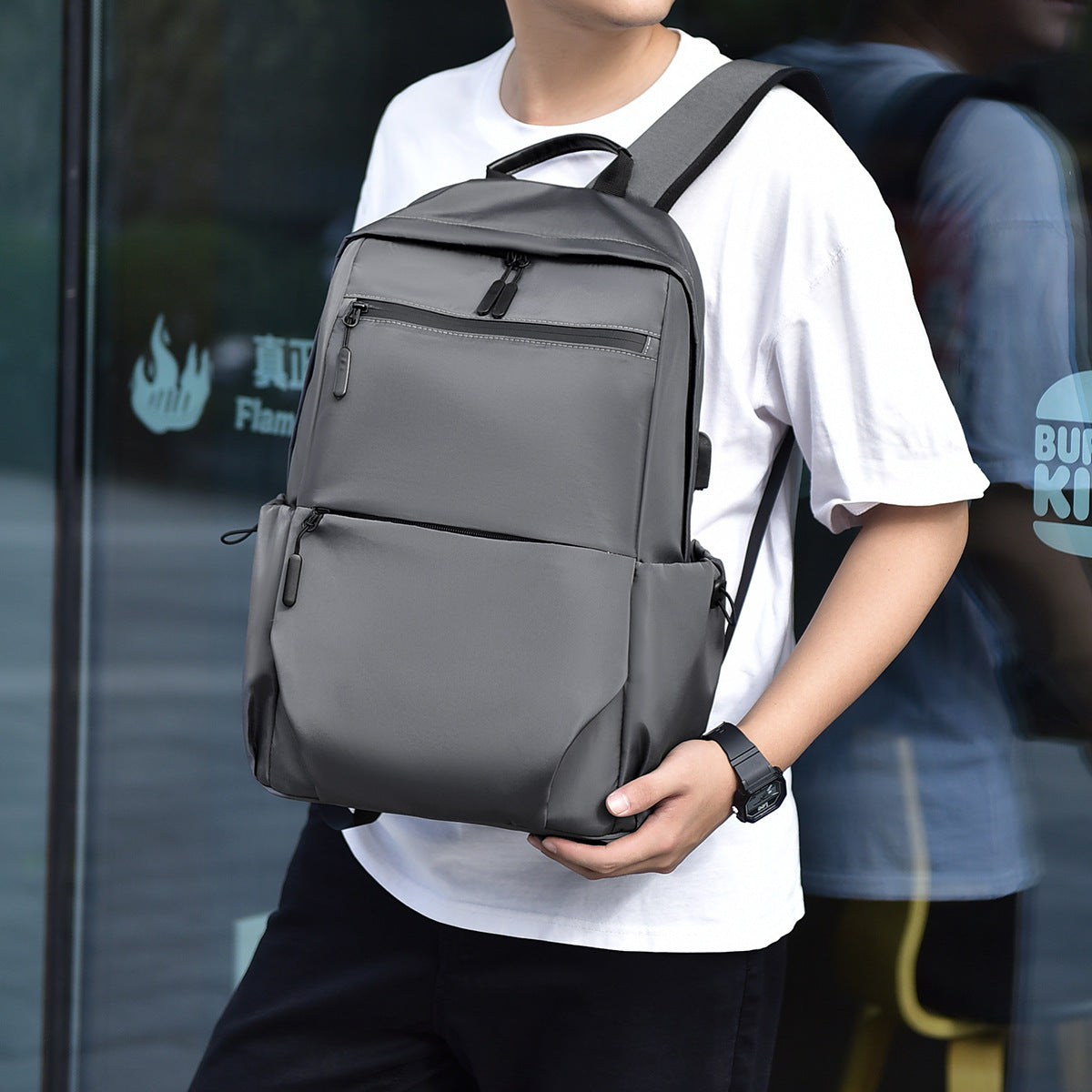 Stylischer Urban-Rucksack mit mehreren Fächern Brehn