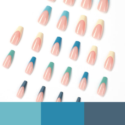 Kunstvolle Nagelverlängerungen mit präzisem Farbverlauf und eleganten Akzenten Brehn