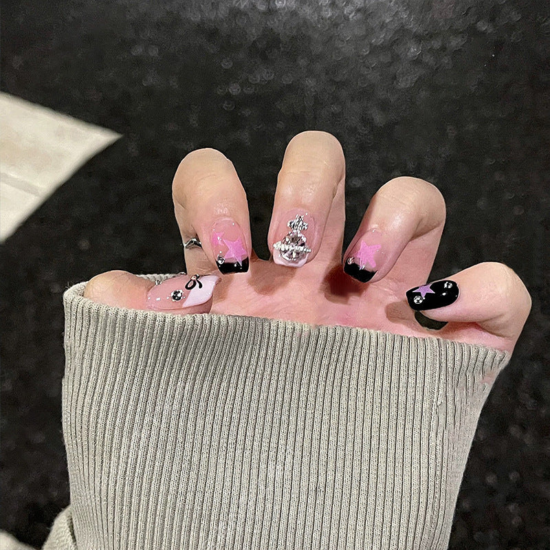 Kunstvolle Nail Art mit Glitzer-Details Brehn
