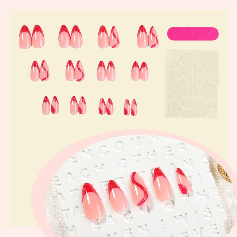 Kunstnagelset mit modernen Spitzen und Glitzerakzenten Brehn