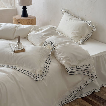 Luxuriöses besticktes Bettwäsche-Set mit Rüschensaum