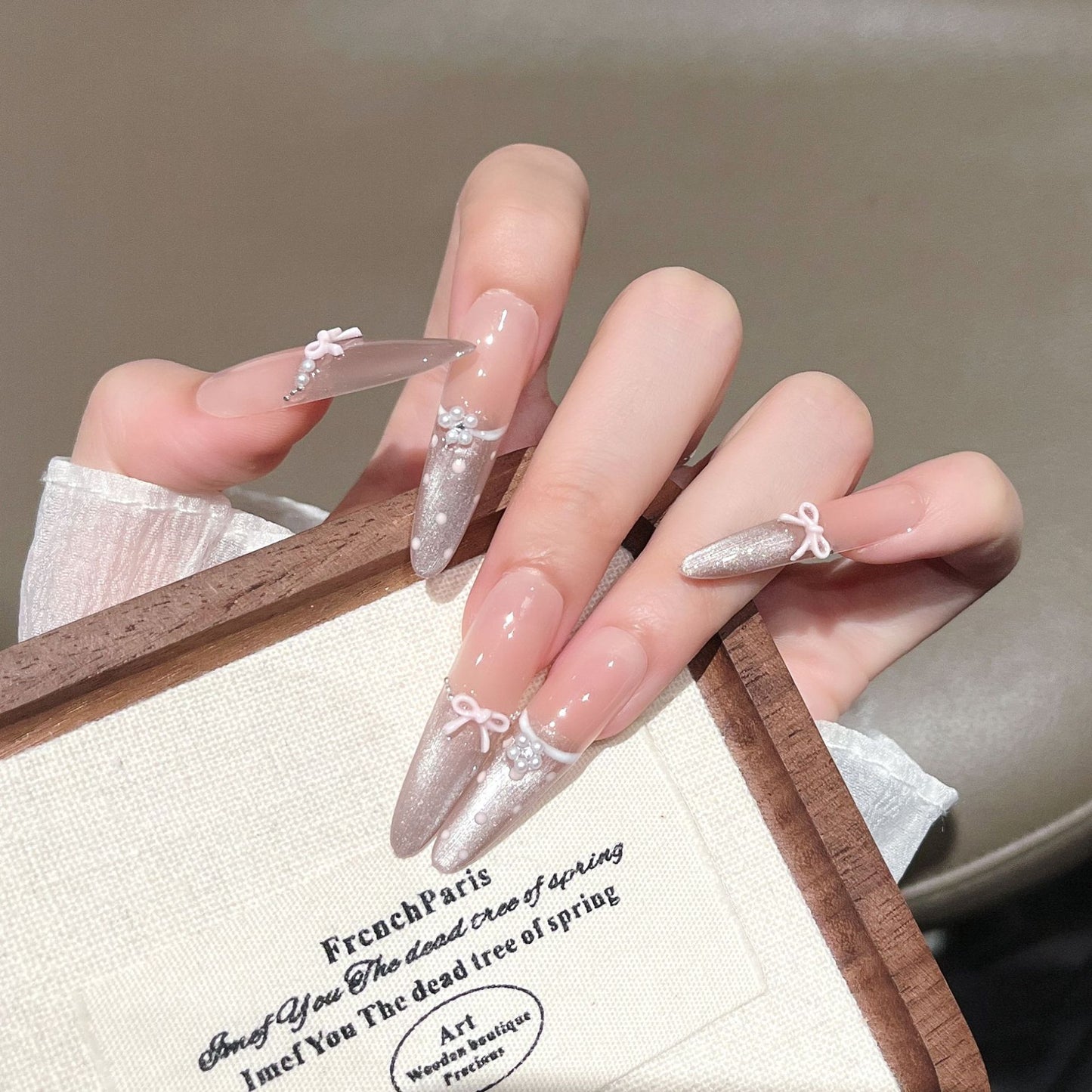Eleganter verlängerter Stiletto Press-On-Nagel-Set Brehn