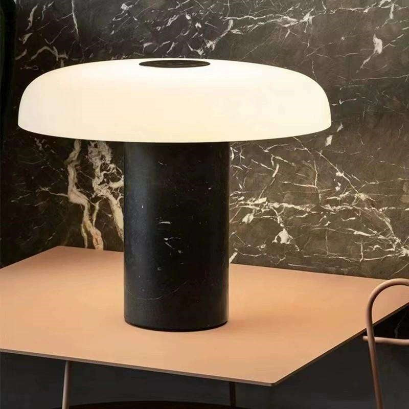 Künstlerische Skulpturale Schreibtischlampe