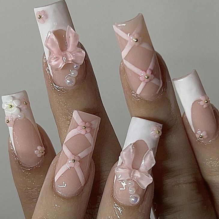 Kunstvolle 3D Nagelspitzen mit Schleifenmotiven Brehn