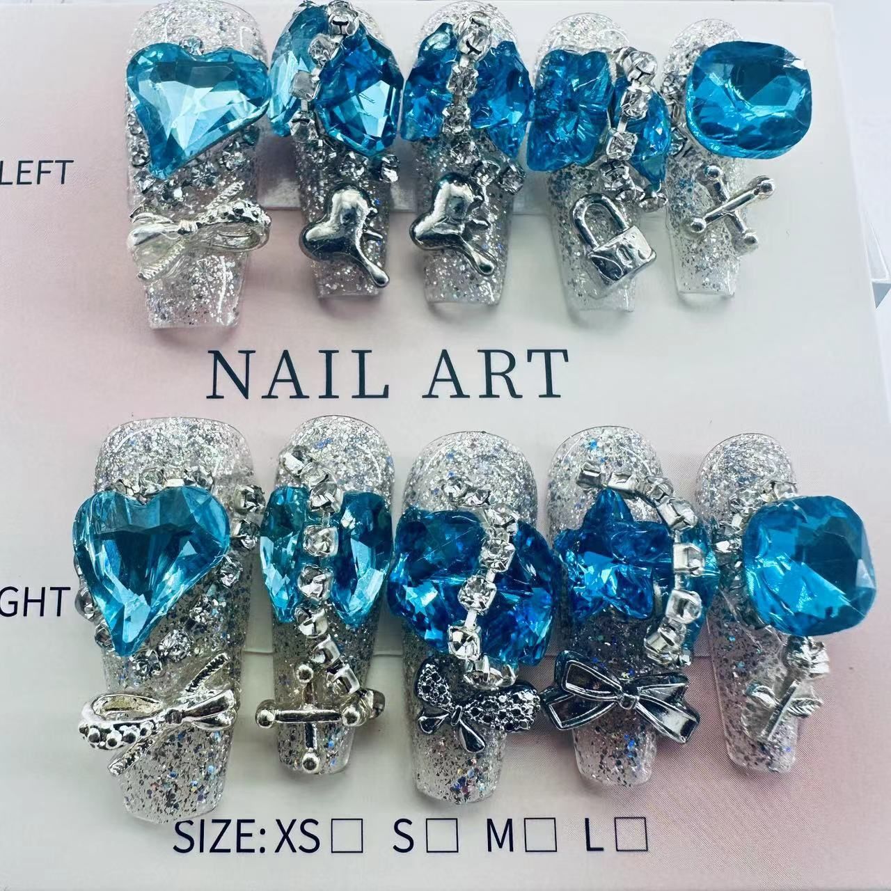 Glamouröse Nagelkunst mit Kristall- und Perlenakzenten Brehn
