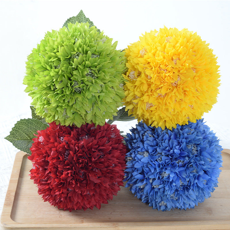 Dekorativer Seidenblumenstrauß