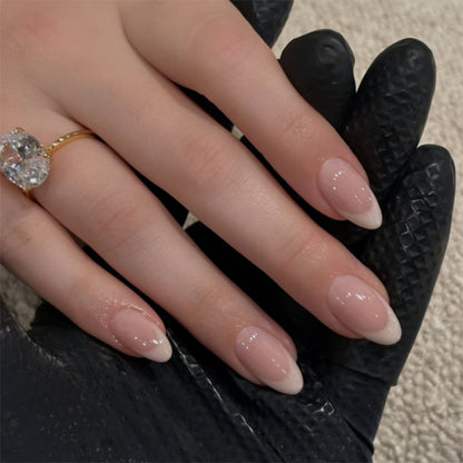 Kunstvolle Nagelverlängerungen mit eleganten French-Spitzen Brehn