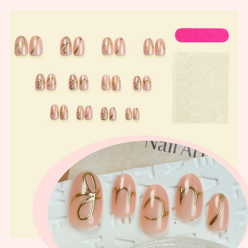 Elegantes Press-On Nail Art Set mit stilvollen goldenen Akzenten Brehn