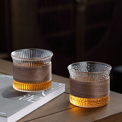 OakFlow Whisky Tumbler – Handgefertigtes Glas mit Holzakzent | Brehn
