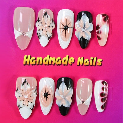 Nagelkunstset mit handgefertigten blumigen Designs Brehn