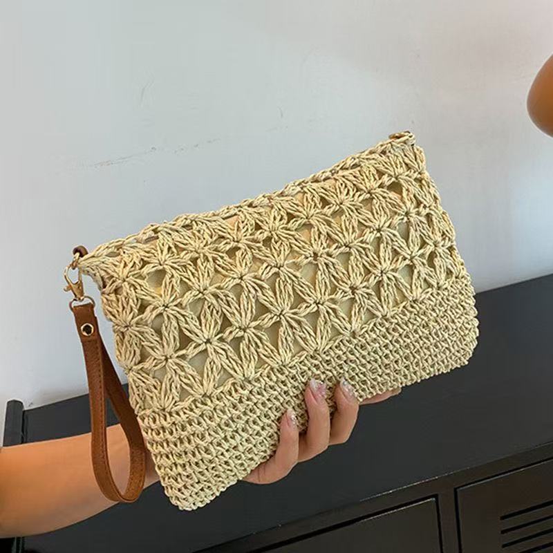 Umhängetasche mit Kunstvollen Häkelmotiven Brehn