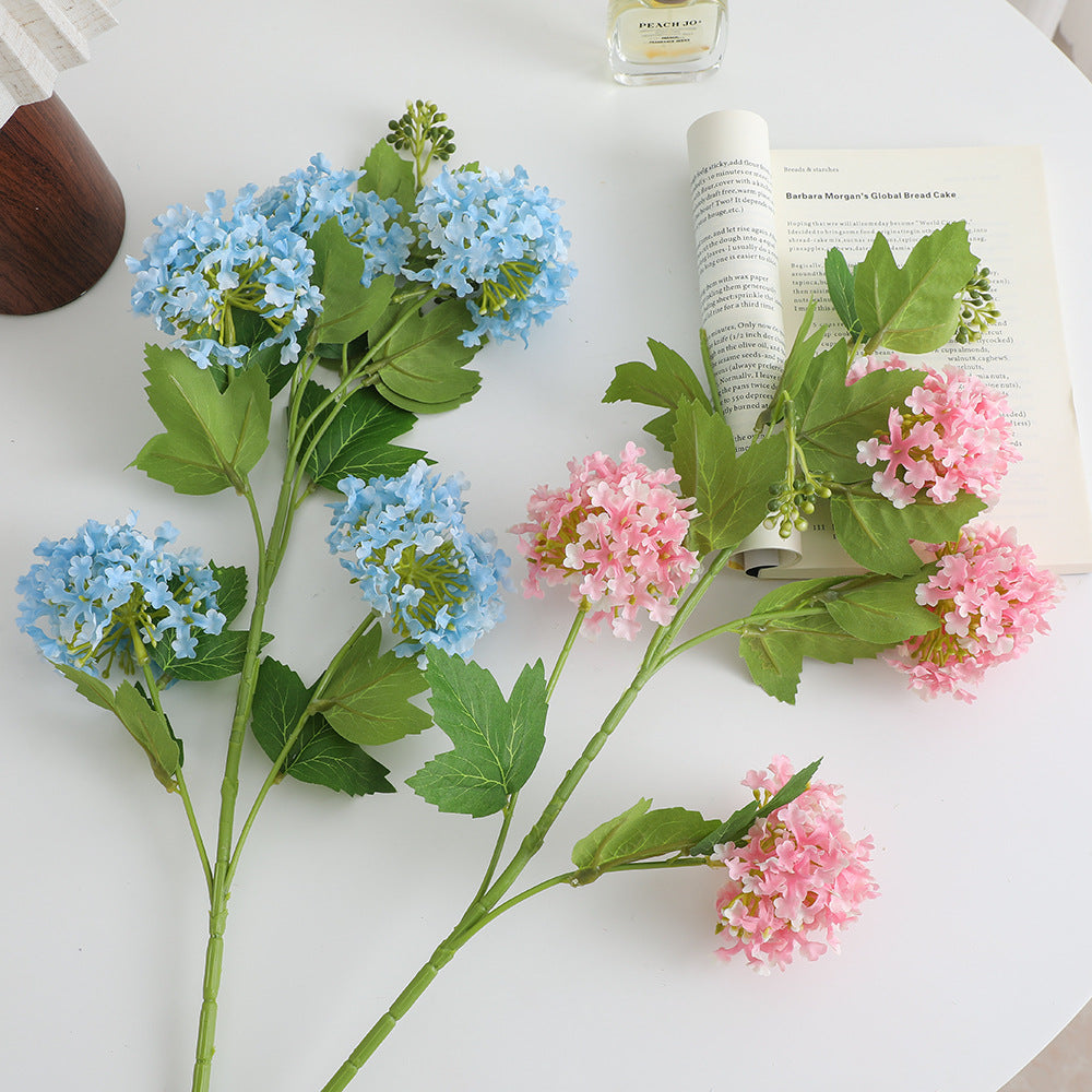 Künstlicher Hydrangeazweig mit lebhaften Blüten und detailreichen Blättern Brehn
