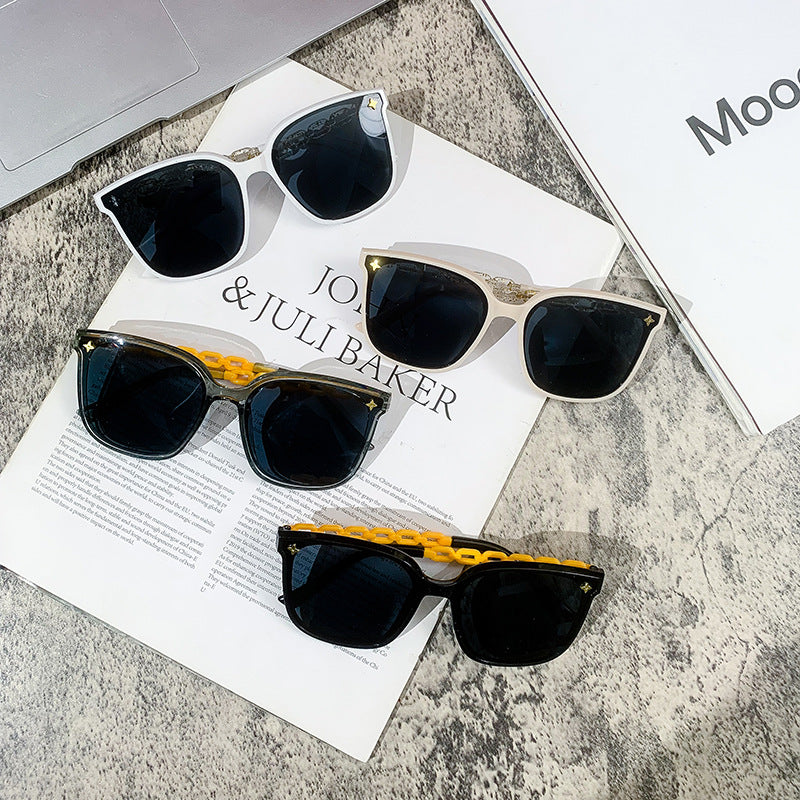 Damen extragroße Sonnenbrille mit modischem Kettenrahmen Brehn