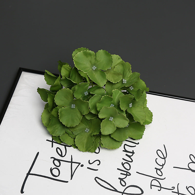 Elegante dekorative Blumenarrangement