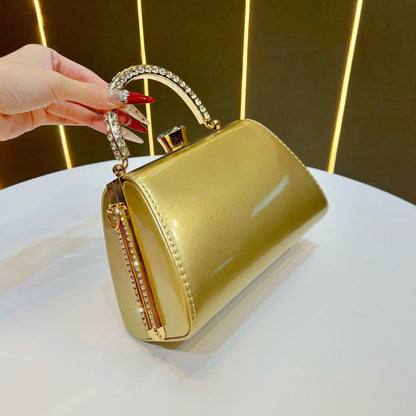 Elegante Handtasche aus patentiertem Leder für den Abend