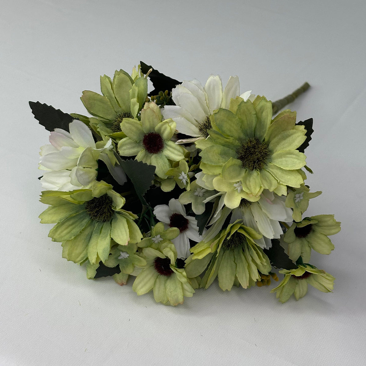 Lebensechter Gänseblümchen Blumenstrauß