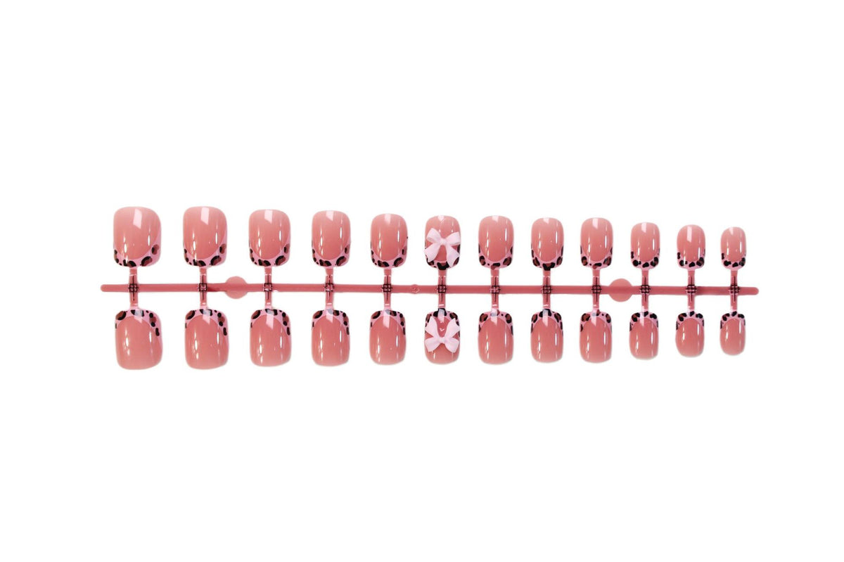 Kunstnagelset mit verspieltem Schleifen-Design und lebendigem Tierakzent Brehn