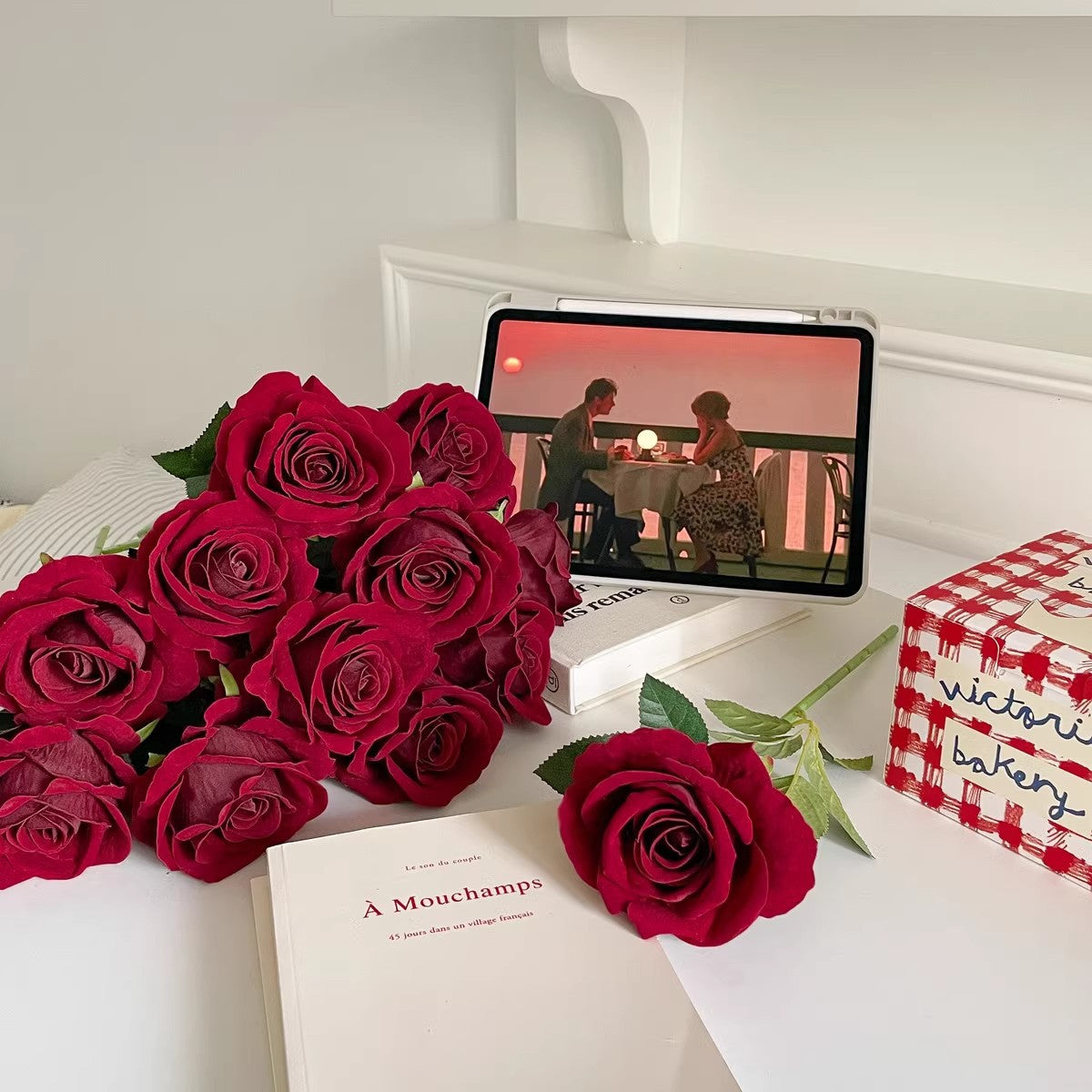 Realistischer Kunst-Rotrose-Bouquet