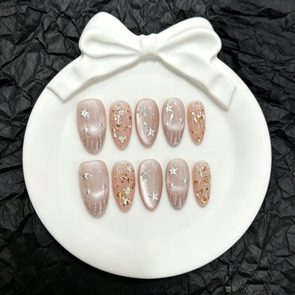 Künstlerisches Press-On-Nagel-Set mit stellar Design