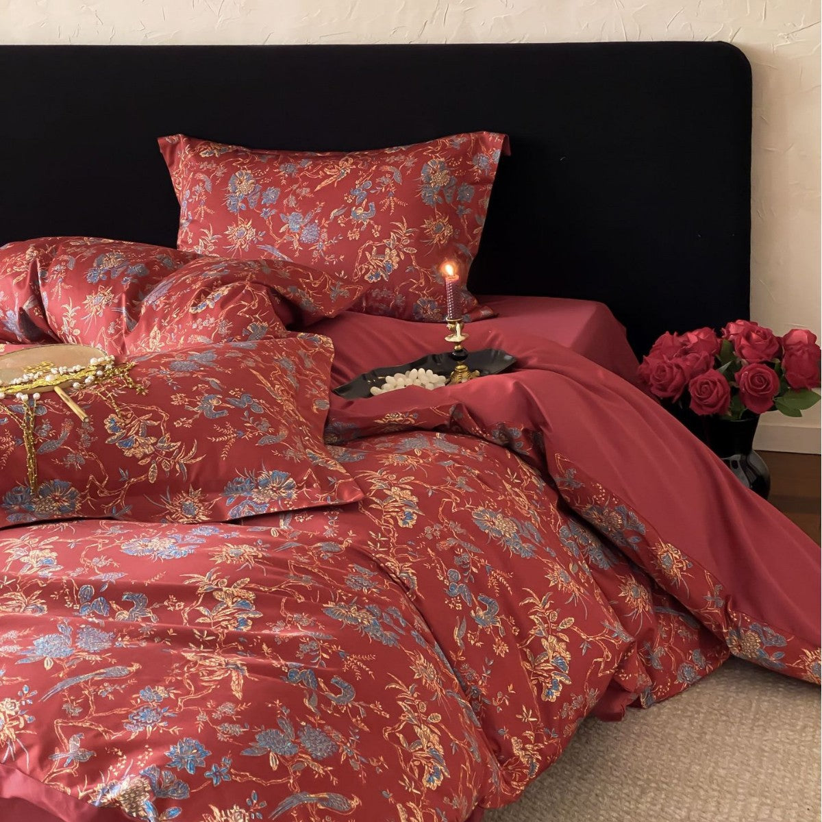 Premium-Baumwollsatin-Bettwäscheset mit floralem Jacquardmuster und Wendekissenbezügen