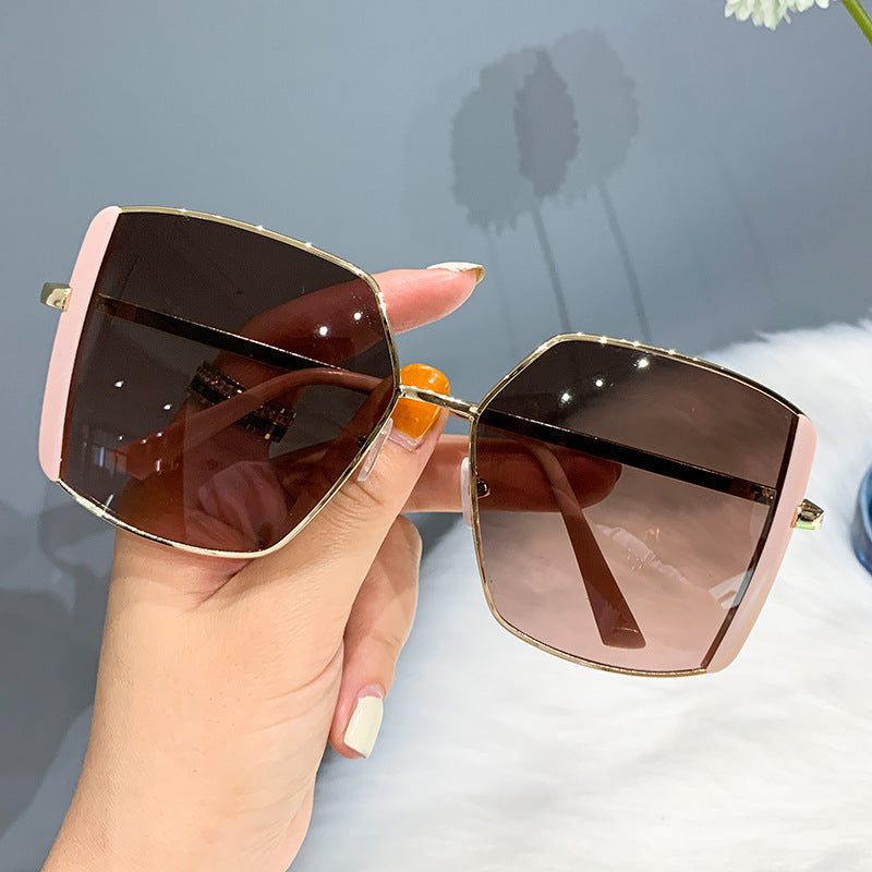 Damen oversized Sonnenbrille mit glamourösem Rahmen Brehn