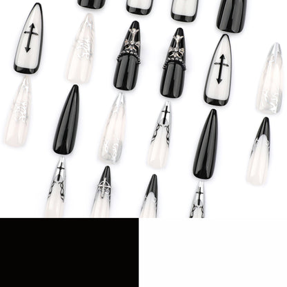 Kunstvolle Stiletto-Nägel mit einzigartigen 3D-Details und eleganten Akzenten Brehn