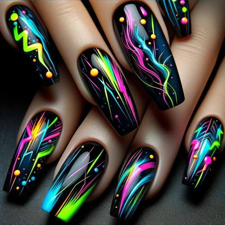 Kreative Kunstnägel mit Leuchtendem Neon-Design Brehn