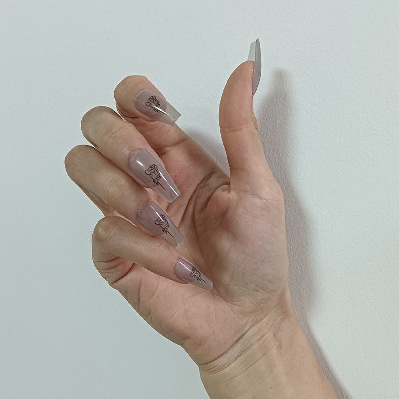 Kunstvolle Nagelspitzen mit Rosenmuster Brehn