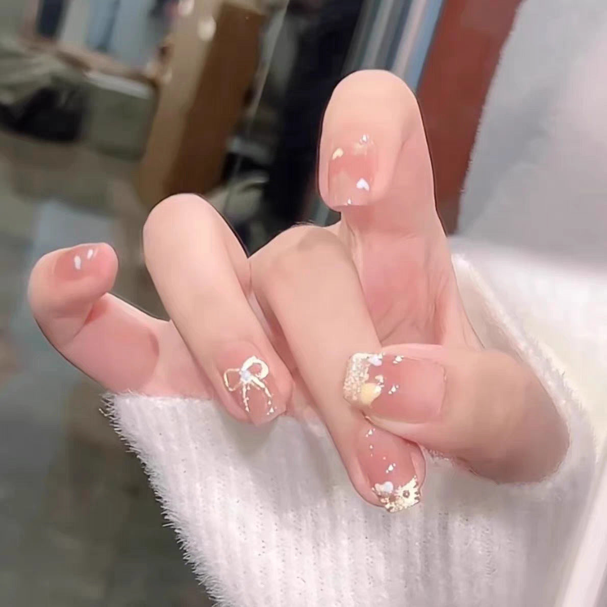 Elegante Stiletto Press-On Nagelset mit silbernen Verzierungen Brehn