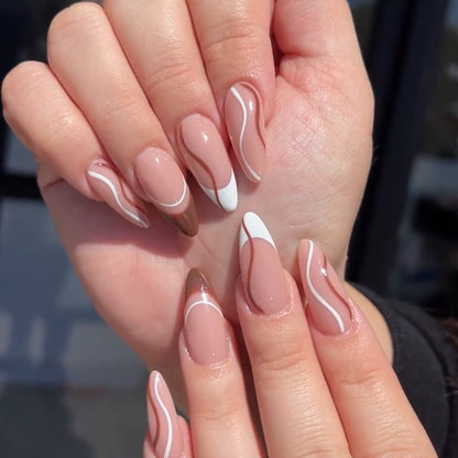 Elegante Wellen-Design Stiletto Nagelkunst Erweiterungen Brehn