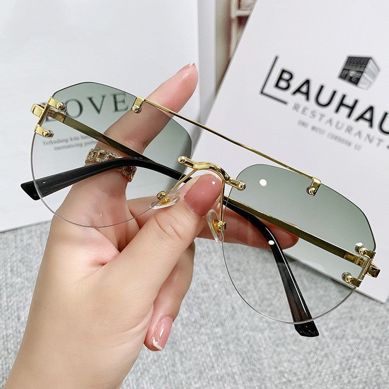 Damen moderne Piloten-Sonnenbrille mit gradienten Gläsern und dünnem Metallrahmen Brehn