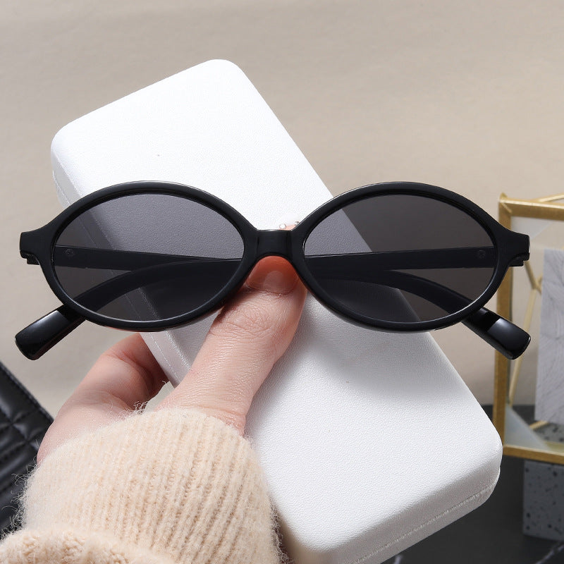 Damen modische Sonnenbrille mit ovalem Rahmen und goldenen Akzenten Brehn