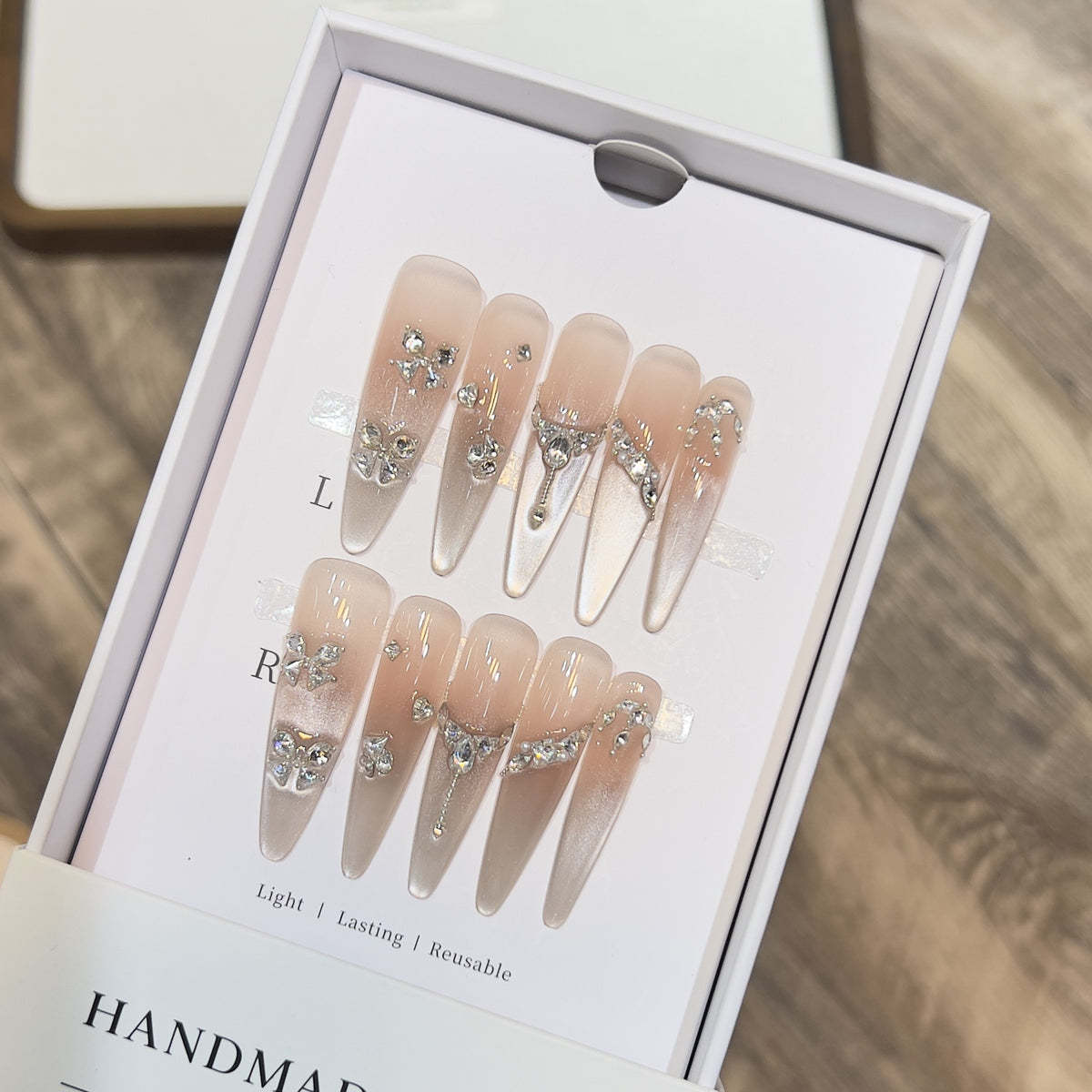 Wiederverwendbares Stiletto-Nagelkunst-Set mit Kristallakzenten Brehn