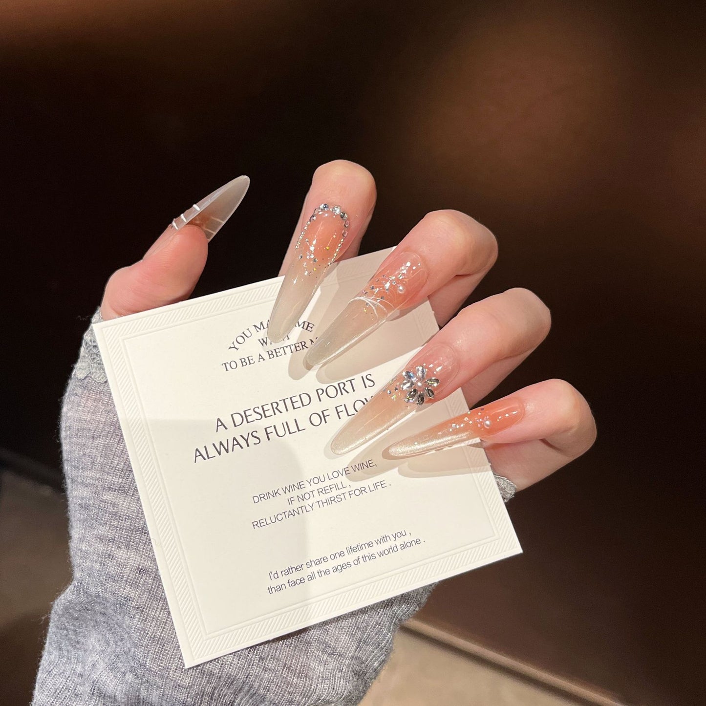 Elegante Stiletto Press-On Nagelverlängerungen mit Strass Brehn