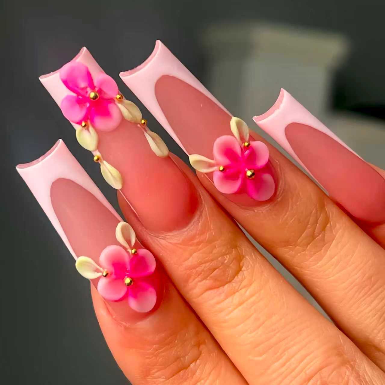Florales Nageldesign-Extensions Brehn
