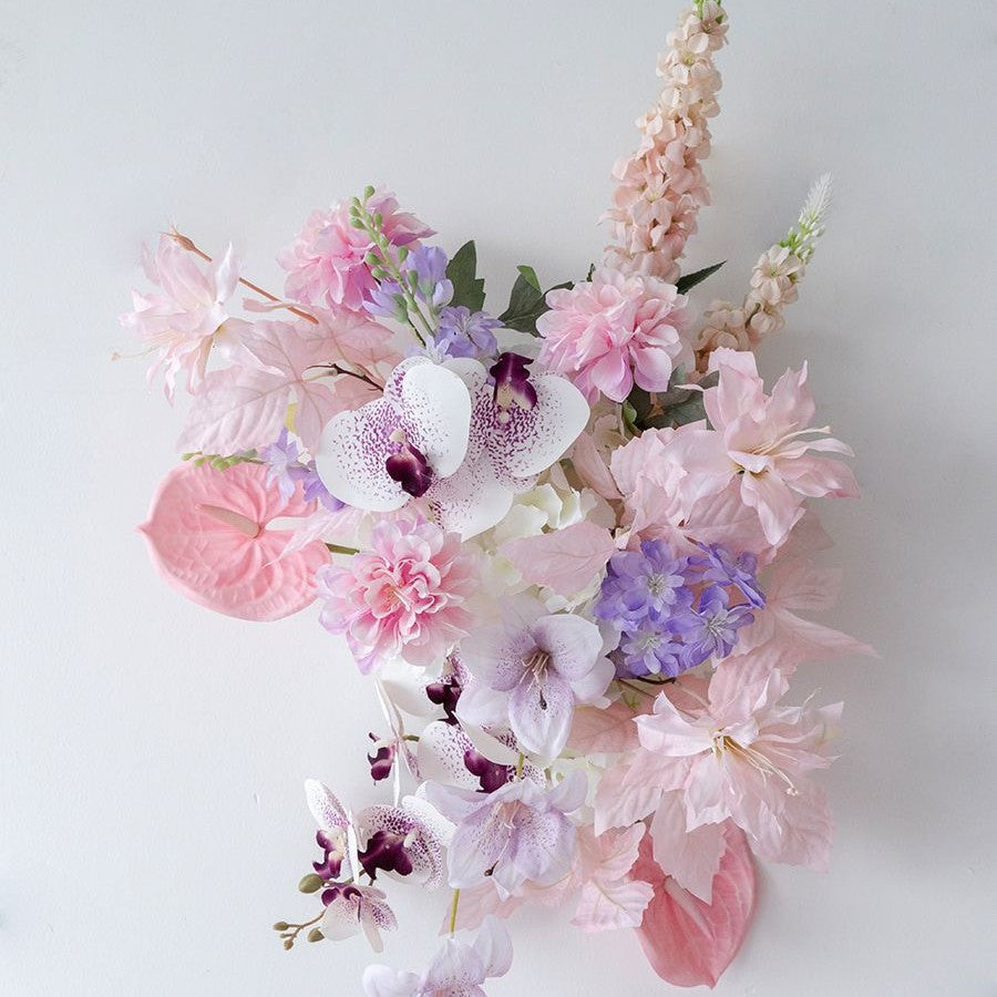 Lebensechte Seidenblumenarrangement