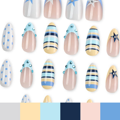 Kunstvolle Stiletto-Nägel mit maritime Designs Brehn