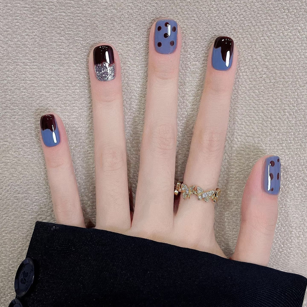Künstlerisches Press-on-Nagelset mit einzigartigen Mustern
