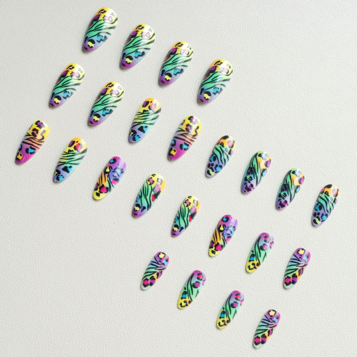 Wildtier Druck Nagelkunst