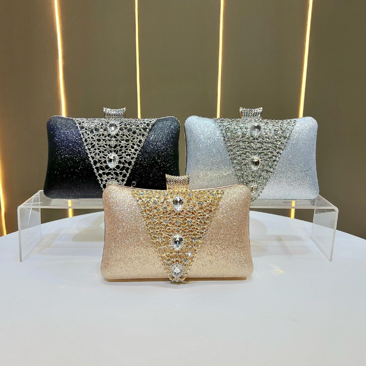 Glamouröse Strass-besetzte Abendtasche