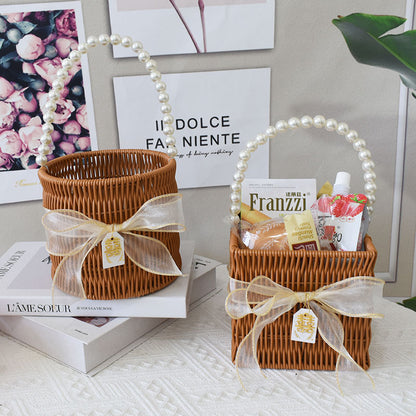 Chice Gewebte Handtasche mit Perlenakzent Brehn
