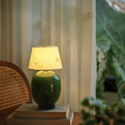 Blumengemusterte Tischlampe