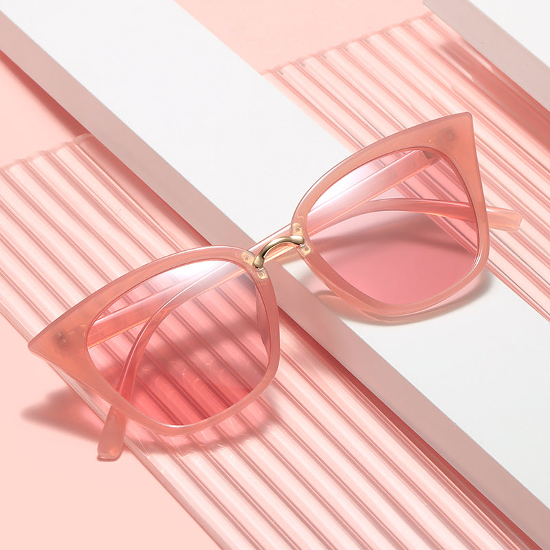 Damen modische Sonnenbrille mit auffälligem Design Brehn