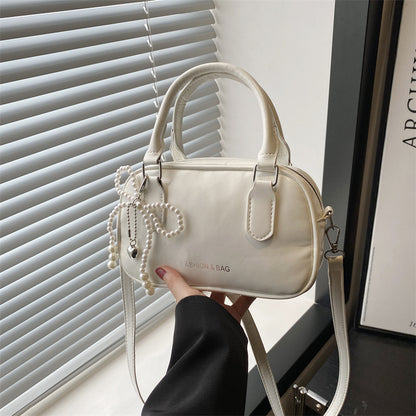 Elegante perlenverzierte Handtasche