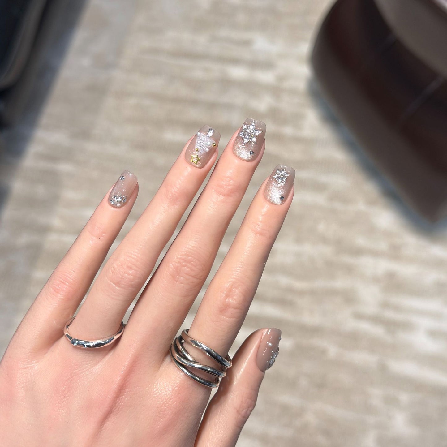 Elegantes Press-On-Nagelkunst-Set mit funkelnden Akzenten Brehn